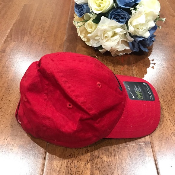 Nike Red Infant Hat - Picture 4 of 7